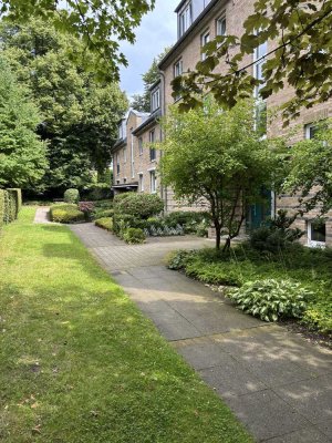 Von Privat - Lichtdurchflutete 2 (3)-Zimmer-Wohnung mit großer Südterrasse und eigenem Garten