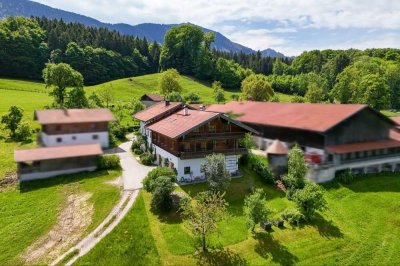 Bauernhaus am Samerberg in zwei Haushälften geteilt - mit drei separaten Wohneinheiten