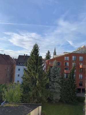 Provisionsfreie, zentrale 3,5 Raum-Wohnung mit luxuriöser Innenausstattung mit EBK in Neu-Ulm