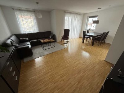 Sehr schöne helle 4 Zimmerwohnung in zentraler Lage mit Balkon und TG-Stellplatz