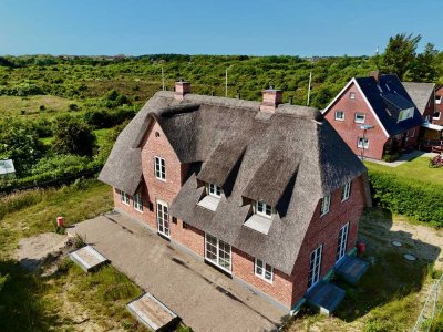 Projekt "Haidhüs" in Wenningstedt auf Sylt – Zwei luxuriöse Wohneinheiten mit Weitblick ins Grüne!