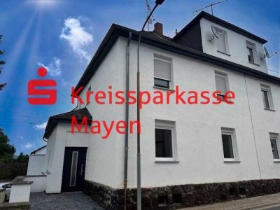 Kernsanierte Doppelhaushälfte Platz für 2-3 Fahrzeugen in einer Garage