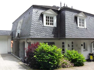 Charmante Doppelhaushälfte im Landhausstil in WI-Naurod, Garage und Garten