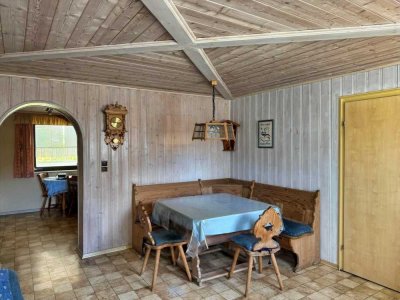 Handwerker aufgepasst! Einfamilienhaus mit Garage in zentraler Lage in Pilsting