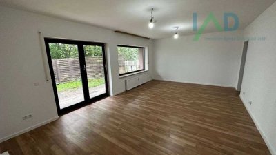 Sechsparteienhaus mit Garage