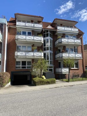 Exklusive 3-Zimmer-Hochparterre-Wohnung mit neuer EBK und eigener Terrasse in Hamburg Niendorf