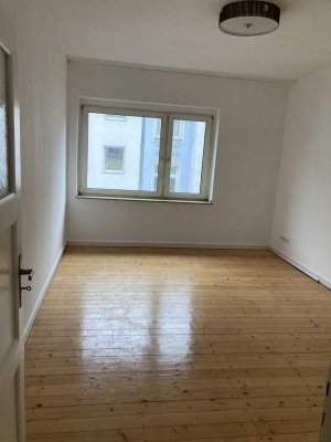 Schön geschnittene Zweizimmerwohnung mit Wohnküche im Herzen von Pempelfort