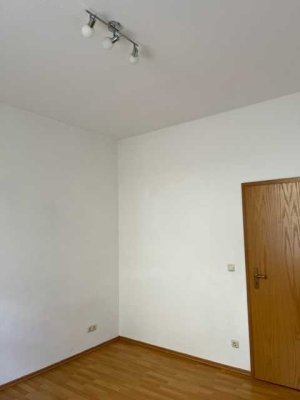 Attraktive 1,5-Zimmer-Wohnung mit möblierter Terrasse und EBK in Ilmenau