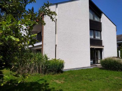 VON PRIVAT: große versetzte DHH mit schönem Garten, Süd- und Ostterrasse in ruhiger, zentraler Lage