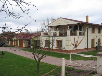 Wohnung mit Carport, Garage und Garten inmitten der Mecklenburger Seenplatte (Wohnung Miete)