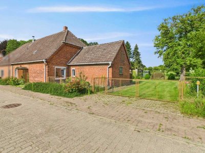 Doppelhaushälfte mit großem Grundstück in Kneese bei Gadebusch