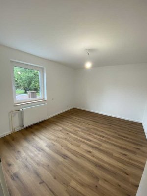 Stilvolle 2-Raum-Wohnung mit gehobener Innenausstattung mit Balkon und EBK in Karlsfeld