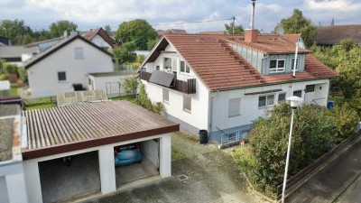 Zweifamilienhaus mit Doppelgarage auf großem Grundstück - idyllisch in Nerenstetten gelegen!