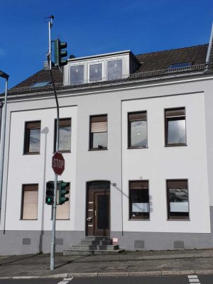 Sehr gut geschnittene, wunderschöne Altbauwohnung im Herzen von Bensberg!!