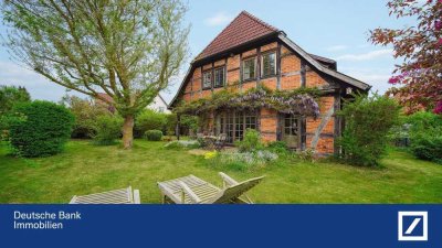 Charmantes Fachwerkhaus mit großem Garten, Doppelgarage, Kamin & Wohlfühlausstattung nahe