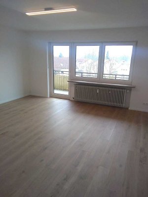 Moderne 3-Zimmer-Wohnung mit Balkon, TG-Stellplatz und Einbauküche