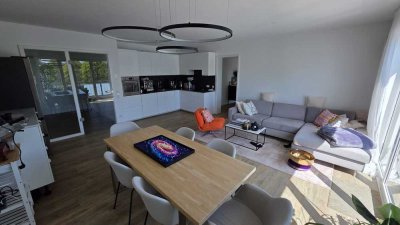 4 Zimmer Wohnung mit großem Balkon von Privat
