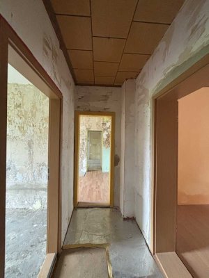 Charmante 3-Raum-Wohnung mit viel Potenzial und kreativen Gestaltungsmöglichkeiten mit Garten