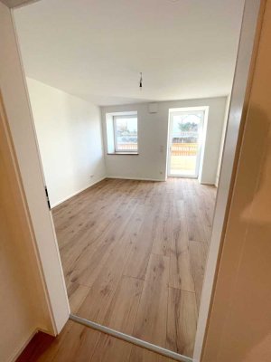 Erstbezug mit Balkon und EBK: Geschmackvolle 3-Raum-Wohnung mit geh. Innenausstattung in Vogareuth