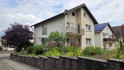 Aus Alt mach Neu – Ihr Zweifamilienhaus mit Garten in Unteröwisheim wartet!