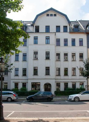 Dachgeschosswohnung - Frühstück mit Balkonblick auf die Streuobstwiese