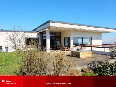 Freistehendes Einfamilienhaus mit 180-Grad-Panoramablick über die Rheinebene.