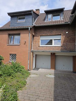 Schönes Haus mit drei Zimmern in Bernhardt-Rehkopf-Str., ALTWARMBÜCHEN
