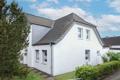 Sofort wohlfühlen: 7-Zi.-EFH mit ELW und  Garten, 2 Garagen und Freistellplatz in Eutin