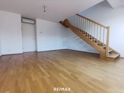 2 Zi.-DG-Maisonette im superschöner Altbau an Single oder Pärchen zu vergeben.