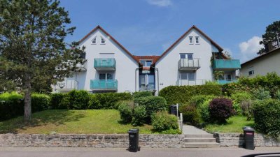 Hübsche 3 Zi-DG-Wohnung direkt an den Weinbergen mit traumhaftem Blick auf die Burg Stettenfels
