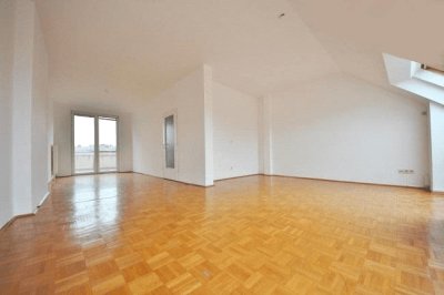 Sehr schicke und sehr sonnige Dachgeschosswohnung mit Terrasse im beliebten Unter St.Veit