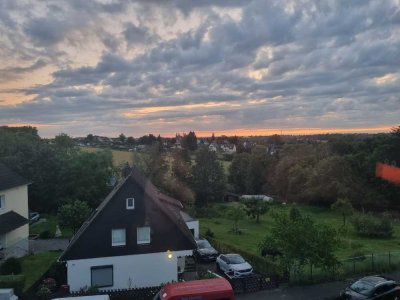 Wunderschöne möblierte 2 Raum DG Wohnung mit Blick ins Grüne zu vermieten