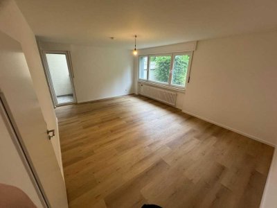 Frisch renoviertes Apartment mit Küche, Balkon, großem Schwimmbad im Herzen von Essen-Burgaltendorf