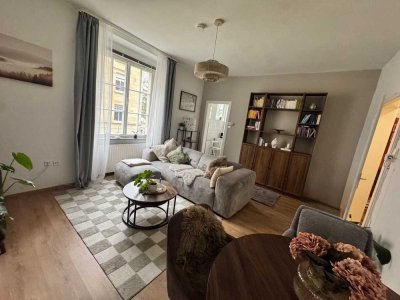 Wunderschön in saniertem Altbau / Balkon / Top-Lage