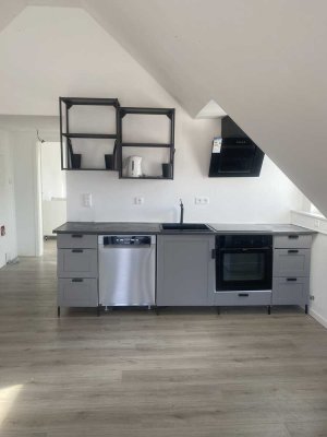 Schöne 2-Zimmer-DG-Wohnung mit Balkon und EBK in Steinhude mit Einbauküche , Balkon, Dachgeschoss
