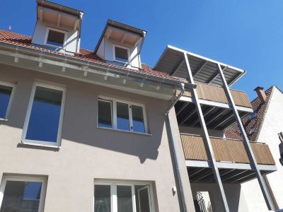 ~~ GEPFLEGTE 2 ZIMMER WOHNUNG MIT BALKON IM 1.OG IM ZENTRUM VON KANDEL ~~