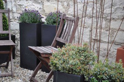 Bereits frei! Schöne 3,5-Zimmer-Wohnung mit eigener Terrasse, hohen Decken & Altbaucharme!