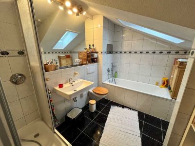 Exklusive, gepflegte 3-Zimmer-Maisonette-Wohnung mit Balkon und EBK in Neu-Isenburg