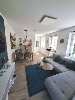 Zentrale 3-Zimmer-Maisonette-Wohnung mit Hofterrasse und Stellplatz