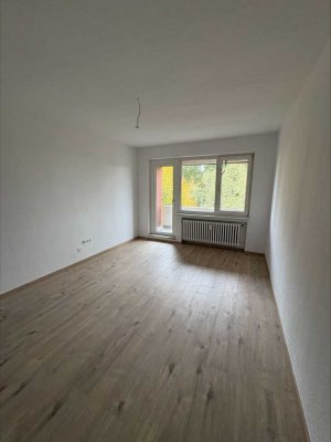 Helle 3-Zimmer-Wohnung in Leer Leerort mit Balkon
