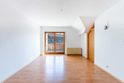- Gemütliche 2-Zimmer-Dachgeschosswohnung mit Balkon im Straubinger Osten -