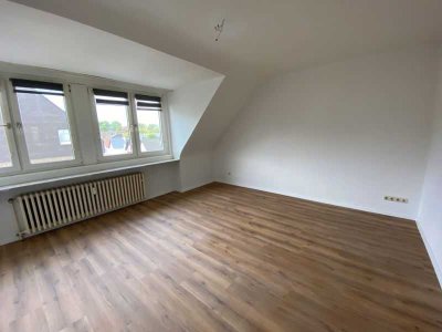 DU - Großenbaum: gemütliche 3,5 Zimmer-Dachgeschosswohnung
