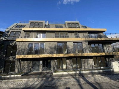 Wunderschöne 4-Zimmer Wohnung mit großer Dachterrasse und charmanten Dachschrägen in exklusivem Gebäude - ab 01.02.2026