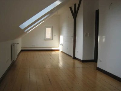 Attraktive 2-Zimmer-Dachgeschosswohnung mit Dachterrasse