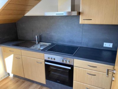 Helle 2-Zimmer-Wohnung mit Dachterrasse, Stellplatz & großem Keller in Trossingen