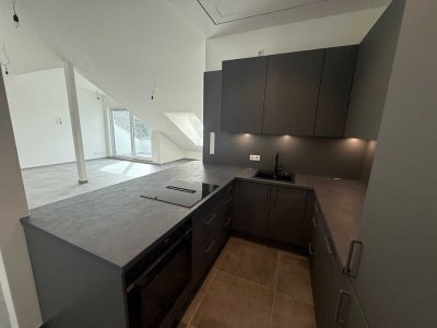 Luxuriöses Penthouse mit 3 Zimmern und Balkon in Frankfurt-Eschersheim