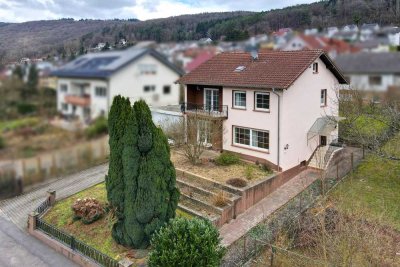 BIETERVERFAHREN: Charmantes Einfamilienhaus in ruhiger Lage – modernisiert und bereit zum Einzug!