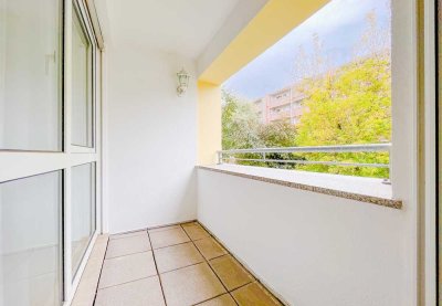 Attraktive 2-RW im 2.OG* Balkon* Bad mit Wanne* TG-E-SP*  AK* Blick ins Grüne* zentrale Lage* Top