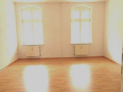 Bahnhofsnähe - TOP sanierte Wohnung - große Wohnküche mit EBK - einziehen und wohlfühlen!