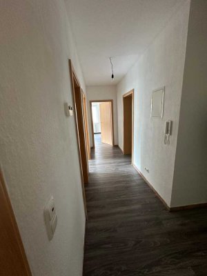 Helle 4-Zimmer-Wohnung in Duisburg-Wanheimerort